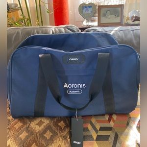 Oakley Crestible Street Duffle Bag Weekender